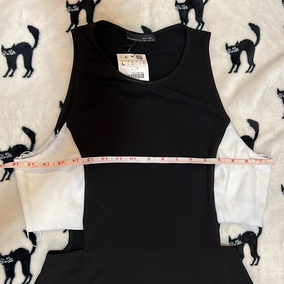 Zara | Women’s Black Dress w| White Side Panel Cutout | Black / White Large. New - Picture 4 of 9